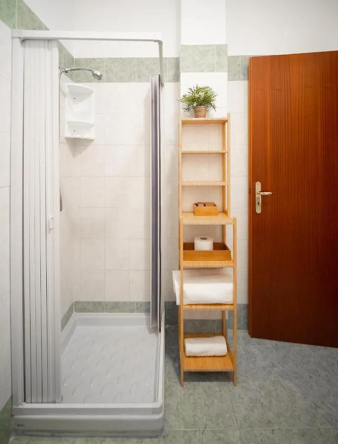 Kalamarina Rooms Palermo 2*,