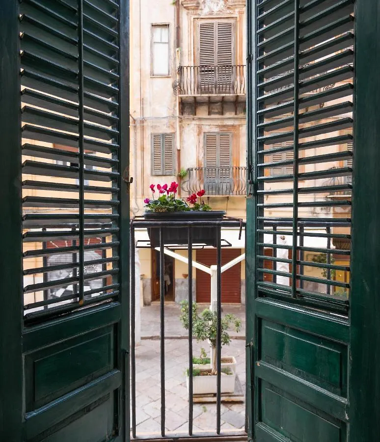 Kalamarina Rooms Palermo 2*,  Italy