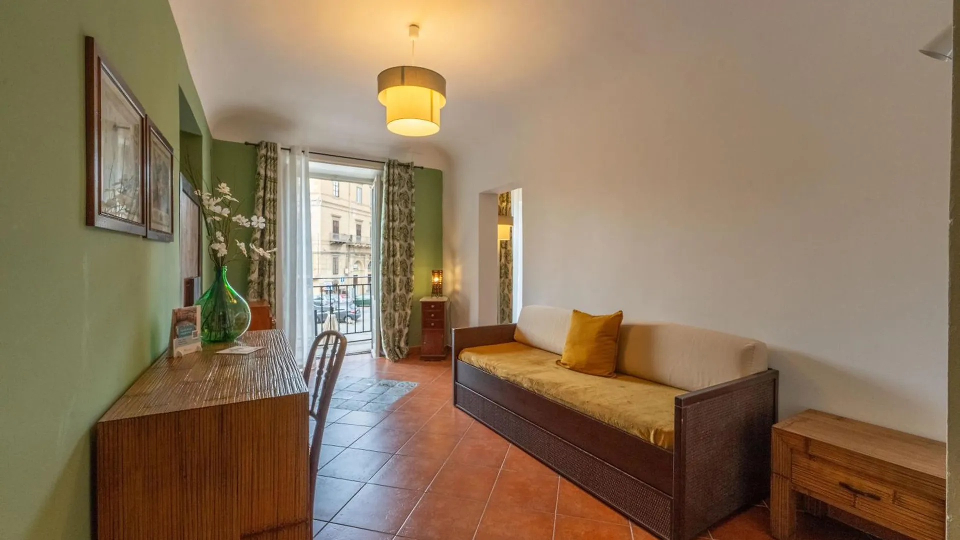 Kalamarina Rooms Palermo 2*,
