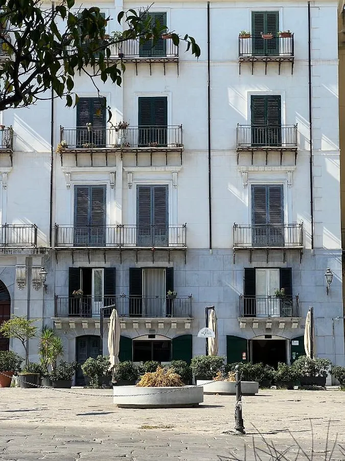 Kalamarina Rooms Palermo Pensión